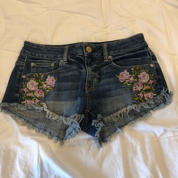 American Eagle Outfitters Pants - Floral AE short shorts